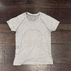 lululemon athletica Light Heather Gray Short Sleeve Swifly Tee